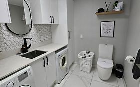 The Bird House - Kawaha Point, Rotorua. Stylish Six Bedroom Home With Space, Views And Relaxed Atmosphere